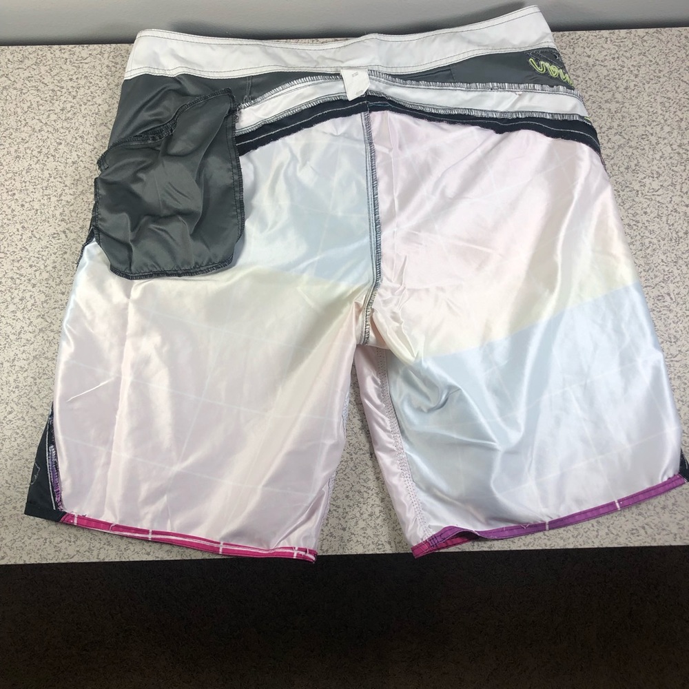 Quiksilver Spellout Grid Board Shorts Men's 38 - Picture 11 of 11